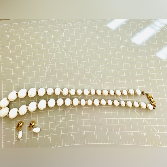 Vintage White MONET Necklace & Earrings - Picture 10 of 12
